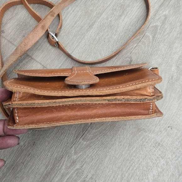 Vintage Tan Cognac 100% Leather Crossbody Shoulder Adjustable Strap Bag - Picture 4 of 8